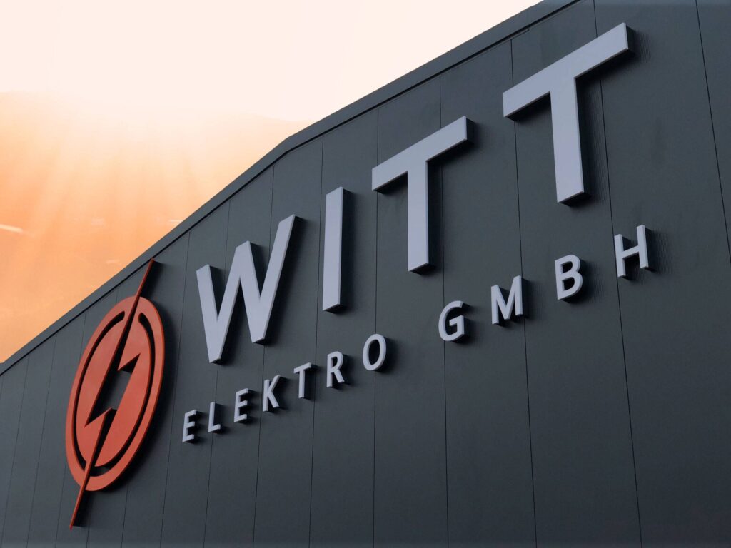 Witt Elektro: Gebäudefassade mit Firmenzeichen